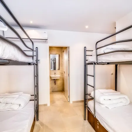 Albergue A2c (adults Only)