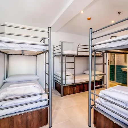 A2c (adults Only) אכסניה