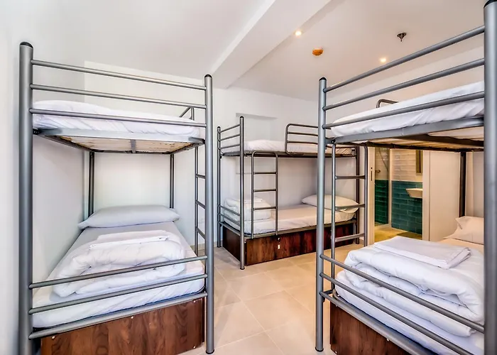 A2c (adults Only) Albergue